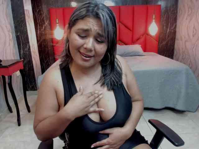 LatinaHoleQueen-1 webcam