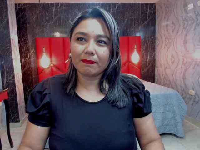 LatinaHoleQueen-1 webcam