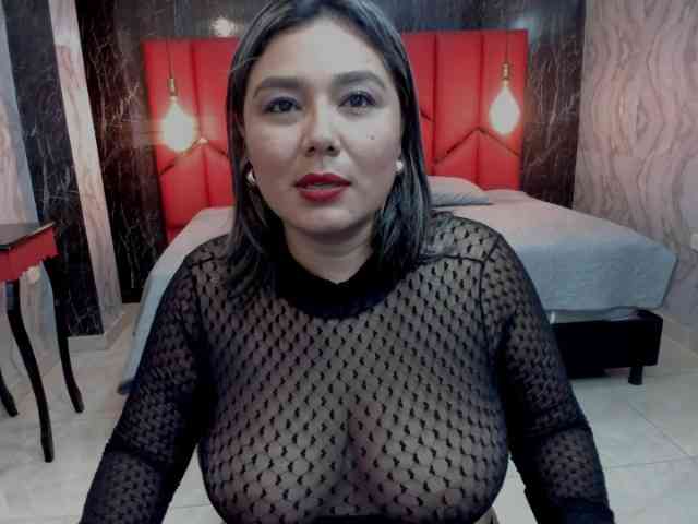 LatinaHoleQueen-1 webcam