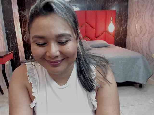 LatinaHoleQueen-1 webcam