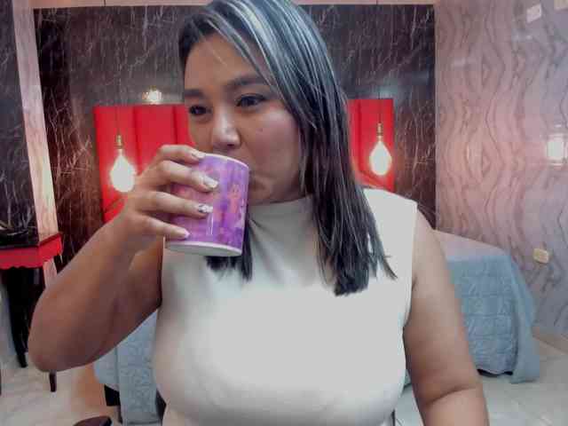 LatinaHoleQueen-1 webcam