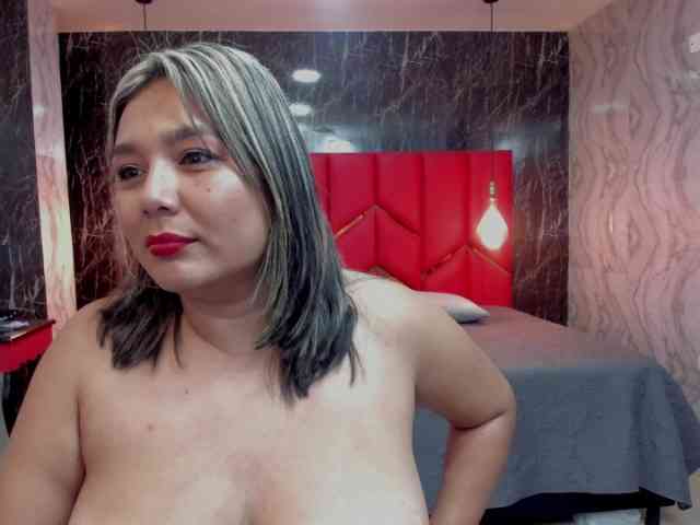 LatinaHoleQueen-1 webcam