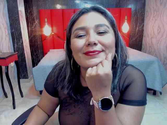 LatinaHoleQueen-1