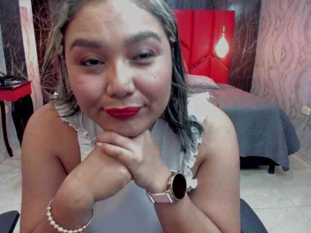 LatinaHoleQueen-1 webcam