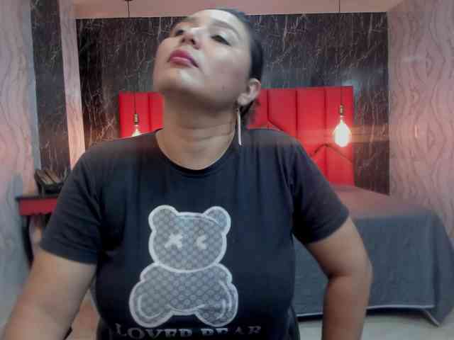 LatinaHoleQueen-1 webcam