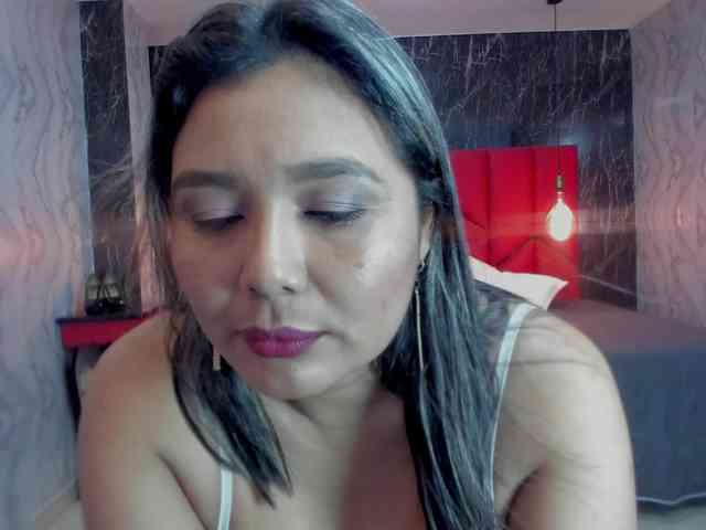 LatinaHoleQueen-1 webcam