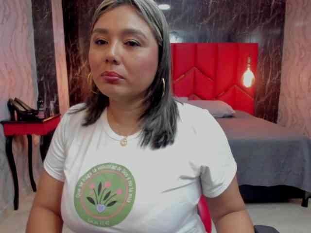 LatinaHoleQueen-1 webcam