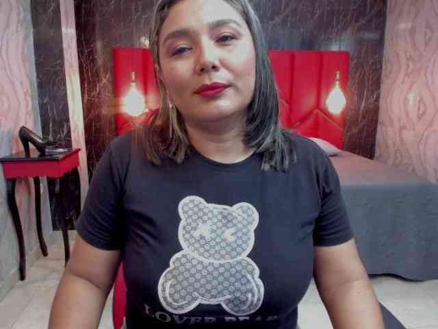 LatinaHoleQueen-1 webcam