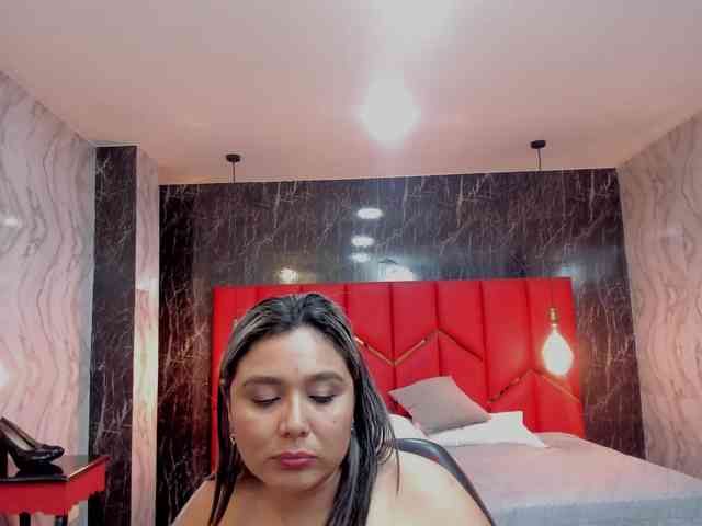 latinaholequeen-1's live room