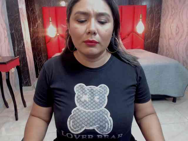 LatinaHoleQueen-1 webcam