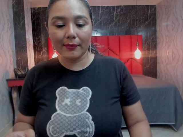 LatinaHoleQueen-1