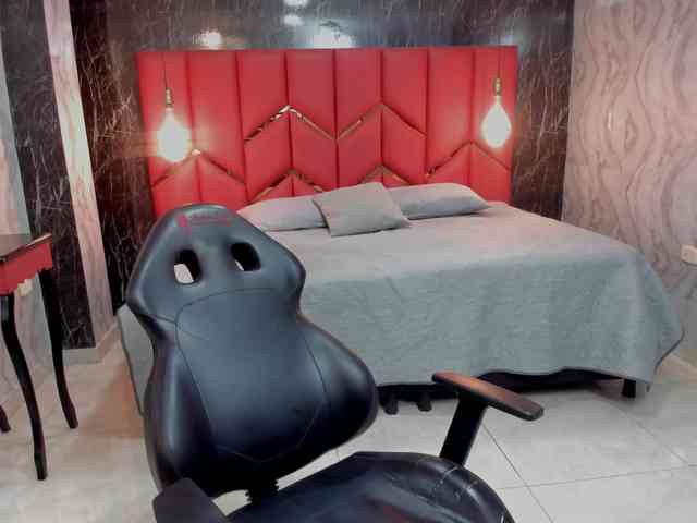 LatinaHoleQueen-1 webcam