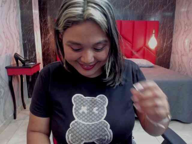 LatinaHoleQueen-1 LatinaHoleQueen-1