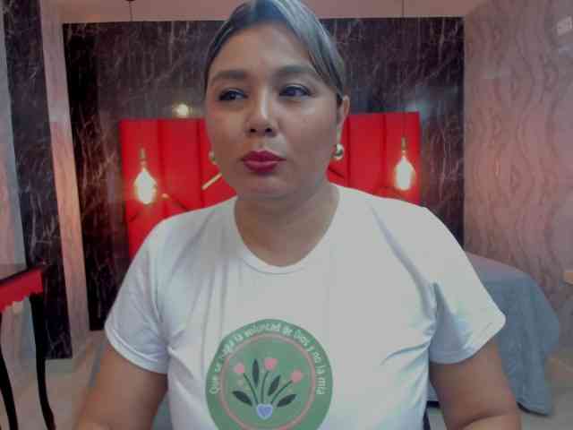 LatinaHoleQueen-1 webcam