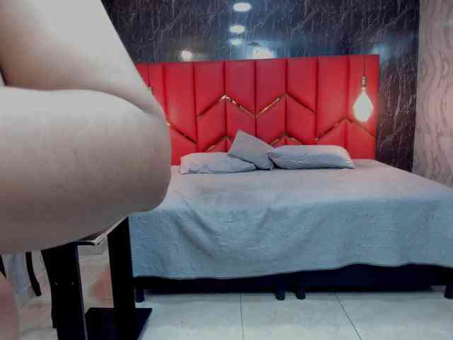 LatinaHoleQueen-1 webcam