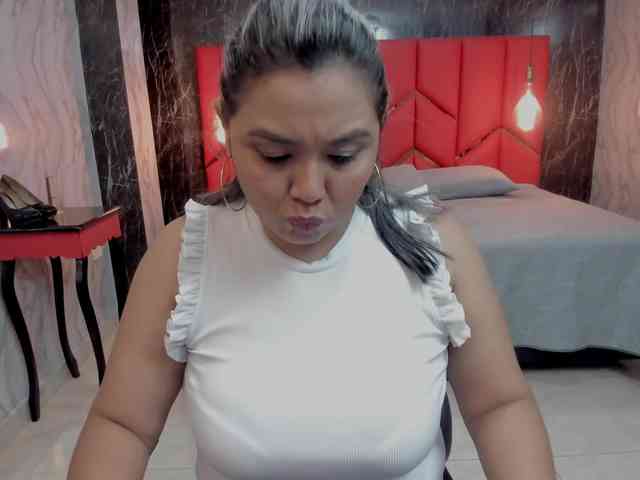 LatinaHoleQueen-1 webcam