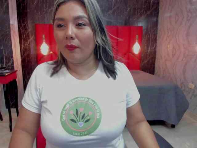 LatinaHoleQueen-1 LatinaHoleQueen-1