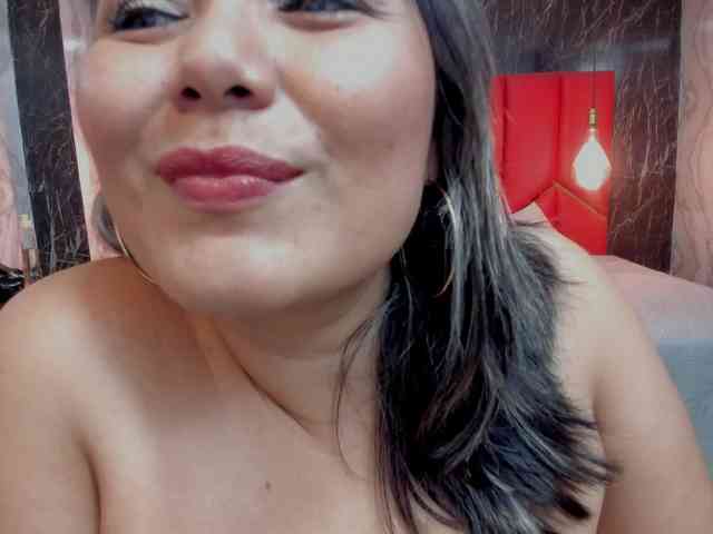 LatinaHoleQueen-1