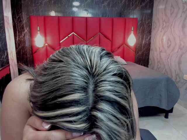LatinaHoleQueen-1 webcam