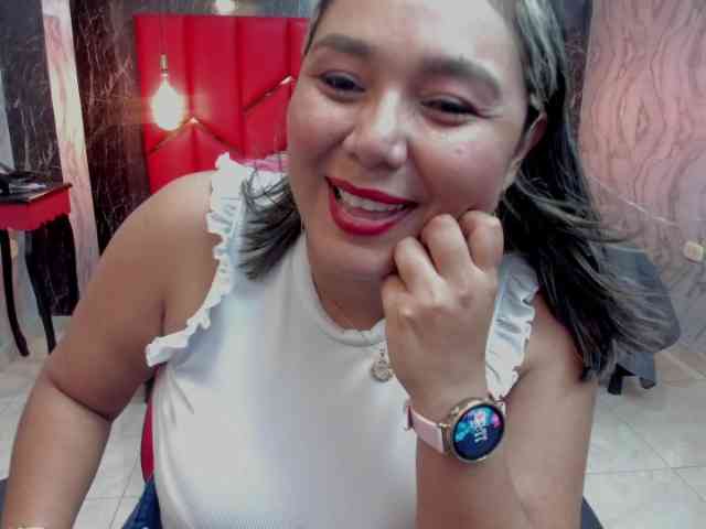 LatinaHoleQueen-1 webcam