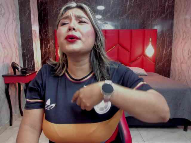 LatinaHoleQueen-1 webcam