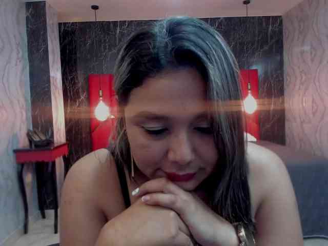 LatinaHoleQueen-1 webcam