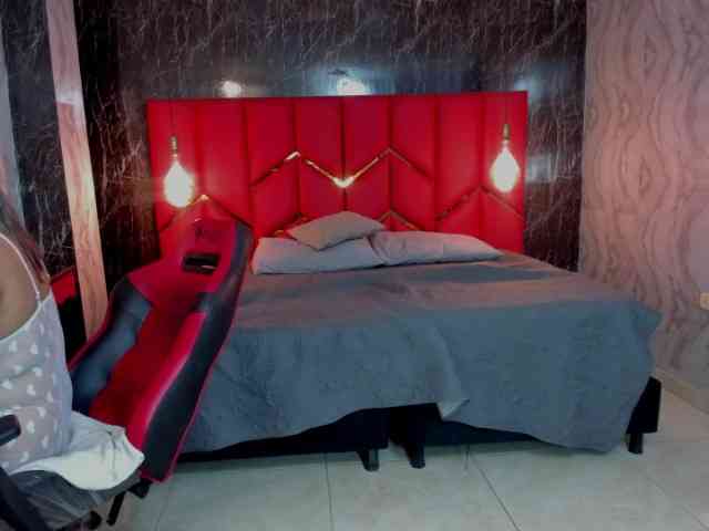 LatinaHoleQueen-1 webcam