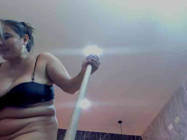 LatinaHoleQueen-1