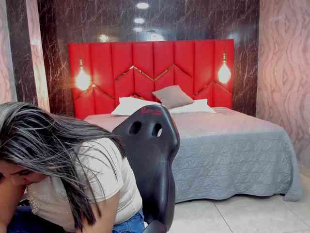 LatinaHoleQueen-1 webcam