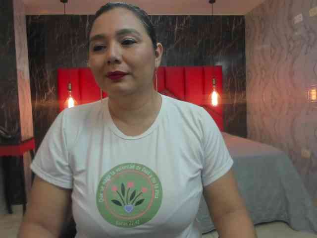 LatinaHoleQueen-1 webcam