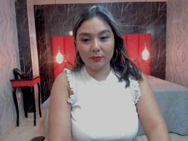 LatinaHoleQueen-1