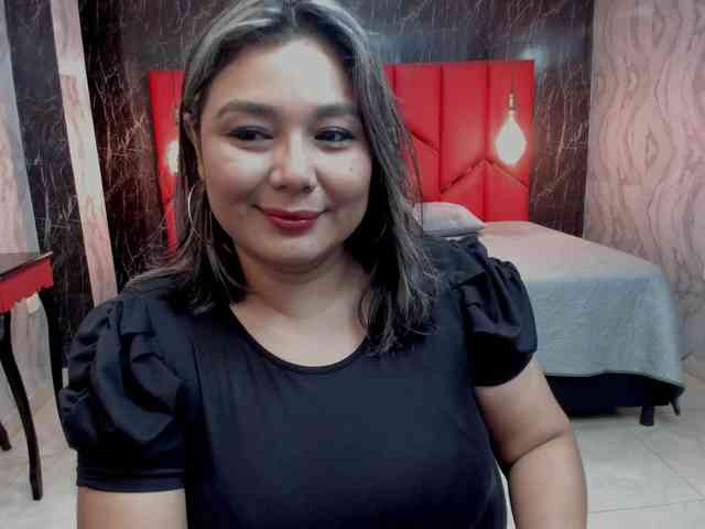 LatinaHoleQueen-1 webcam