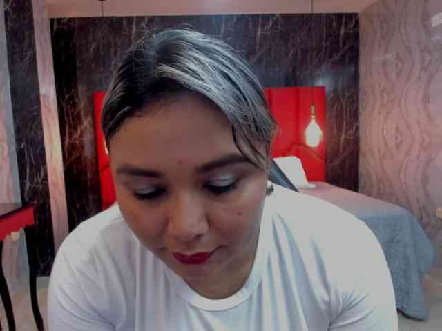 LatinaHoleQueen-1