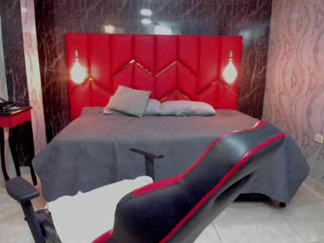 LatinaHoleQueen-1 webcam