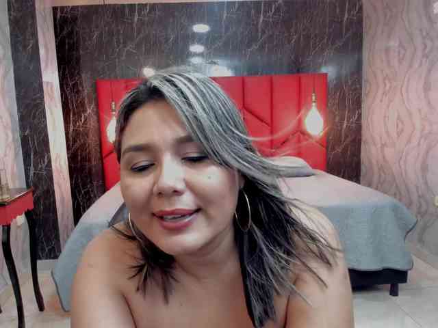 LatinaHoleQueen-1 webcam