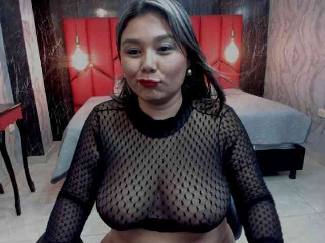 LatinaHoleQueen-1