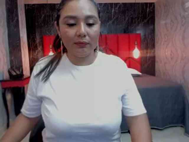 LatinaHoleQueen-1 webcam