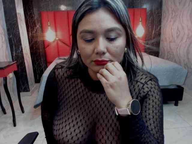 LatinaHoleQueen-1 webcam