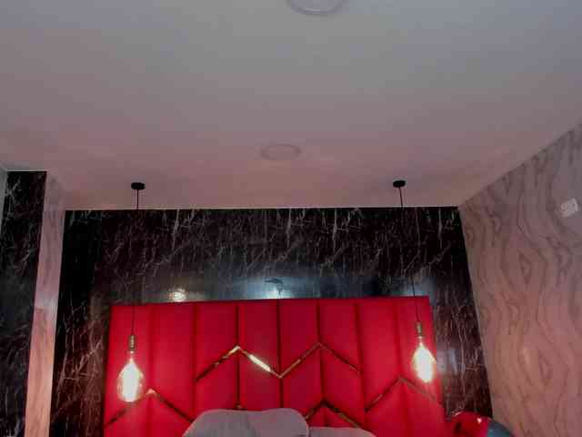 LatinaHoleQueen-1 webcam