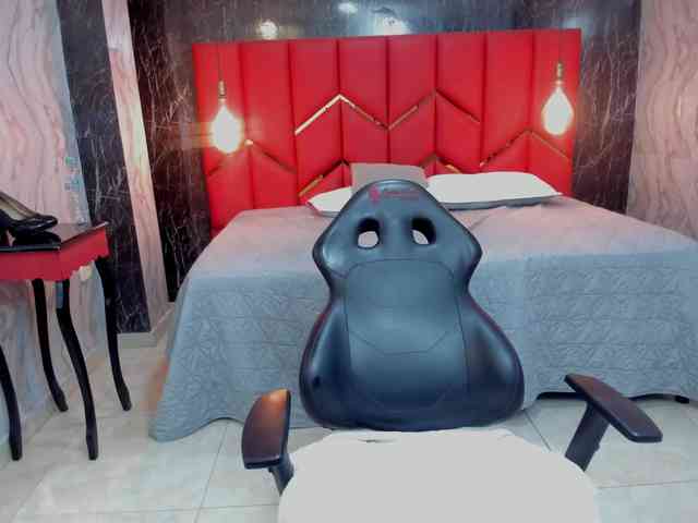 LatinaHoleQueen-1 webcam
