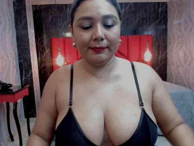 LatinaHoleQueen-1 webcam