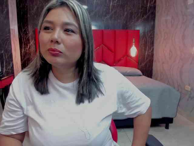 LatinaHoleQueen-1