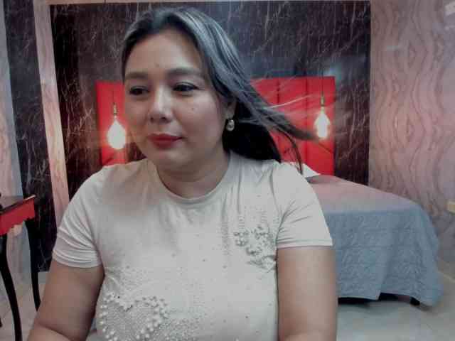 LatinaHoleQueen-1 webcam