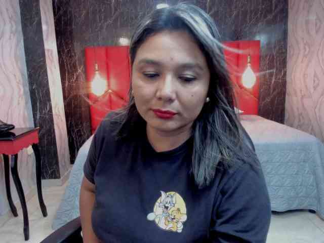 LatinaHoleQueen-1 webcam