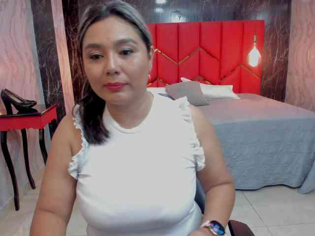 LatinaHoleQueen-1 webcam