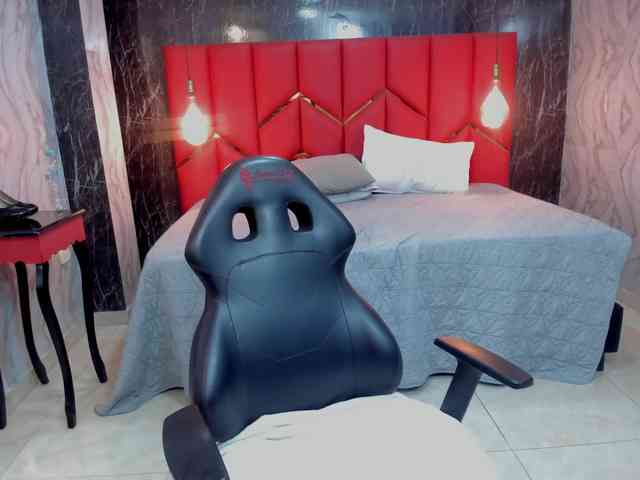 LatinaHoleQueen-1 webcam
