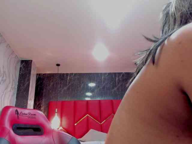 LatinaHoleQueen-1 webcam
