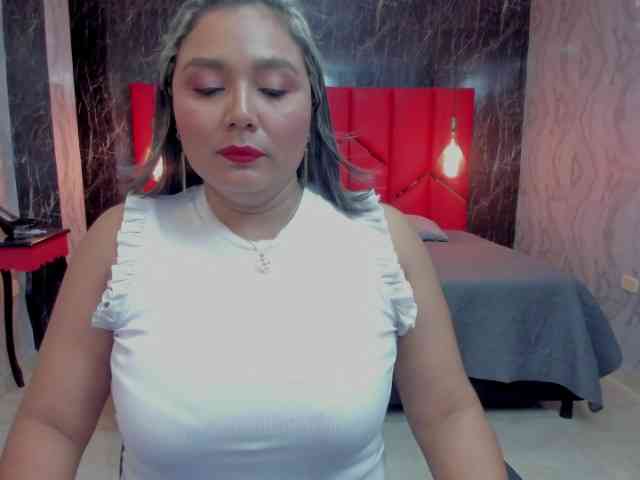 LatinaHoleQueen-1 webcam