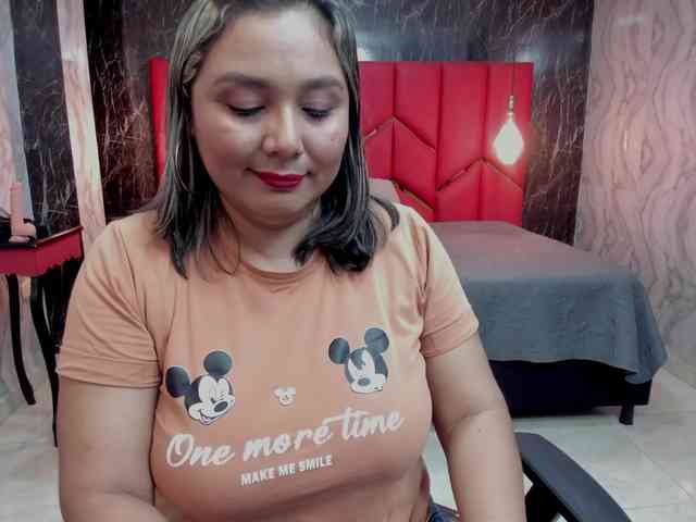 LatinaHoleQueen-1 webcam