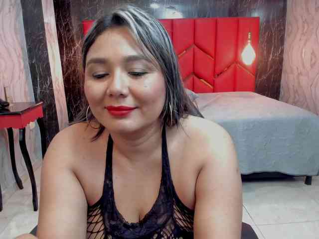 LatinaHoleQueen-1 LatinaHoleQueen-1